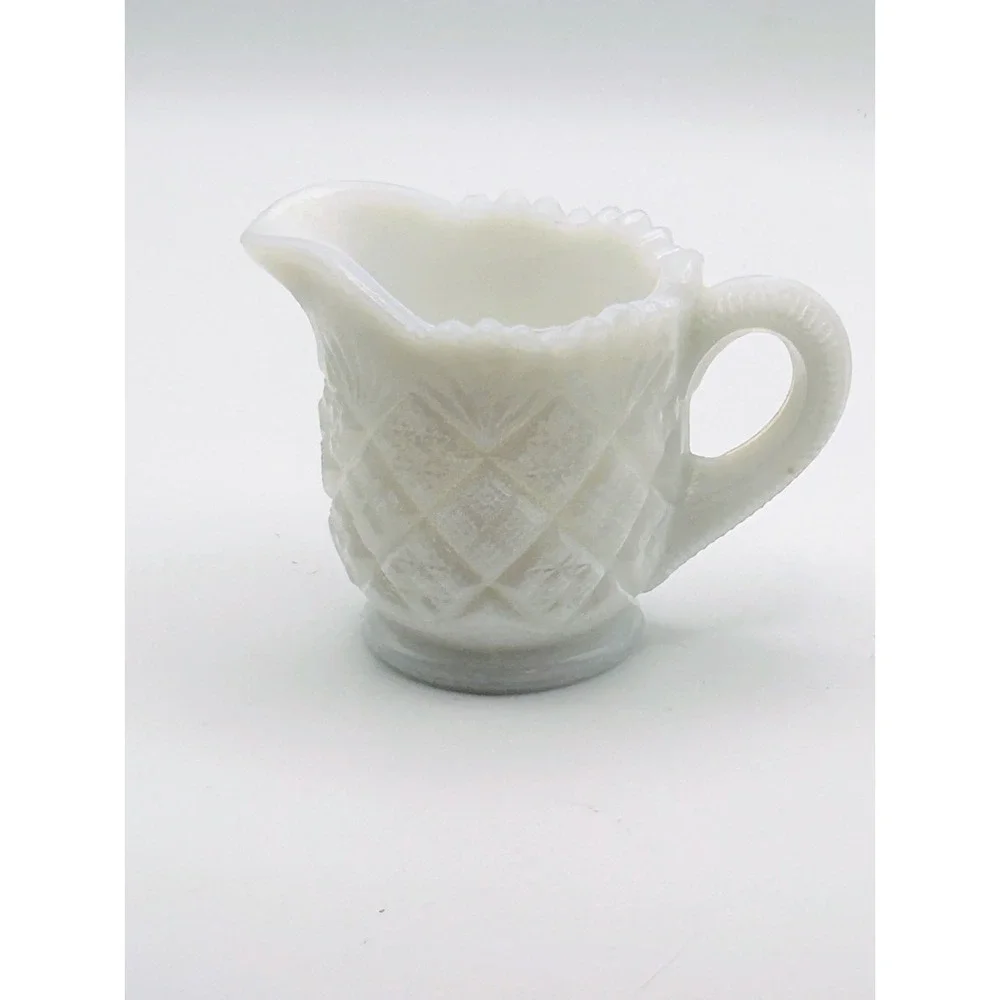 Vintage White Milk Glass Creamer Diamond Point Fan Pattern Scallop Sawtooth‎ Rim